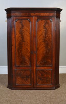 Hangender Antiker George Iii Wandschrank Aus Mahagoni Bei Pamono