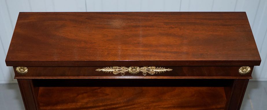 Englische Bücherregale