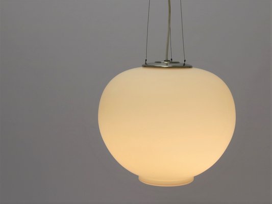 lamparas colgantes grandes de vidrio opalino de arne jacobsen flemming lassen para louis poulsen anos 50 juego de 2