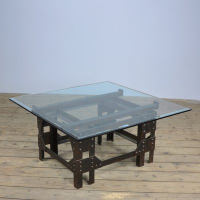Couchtisch mit Gestell aus Gusseisen & Glasplatte, 1870er Couchtisch mit Gestell aus Gusseisen & Glasplatte, 1870er