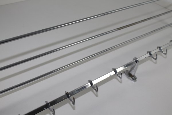 Grosse Bauhaus Kleider Hutablage Aus Verchromtem Messing 1940er Bei Pamono Kaufen