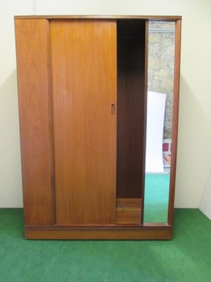 Armoire Vintage En Teck Avec Porte Coulissante Et Miroir En Vente Sur Pamono