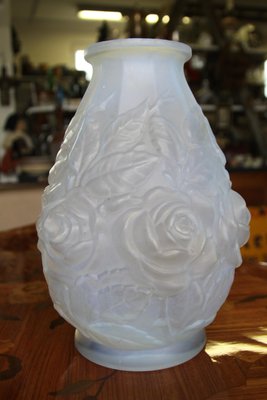 White Glass Flower Vase By Rene Lalique 1920s For Sale At Pamono