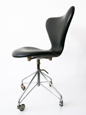Mid Century Modern 3117 Office Chair By Arne Jacobsen For Fritz Mid Century Modern 3117 Office Chair By