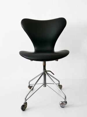 Mid Century Modern 3117 Office Chair By Arne Jacobsen For Fritz Hansen 1960s For Sale At Pamono
