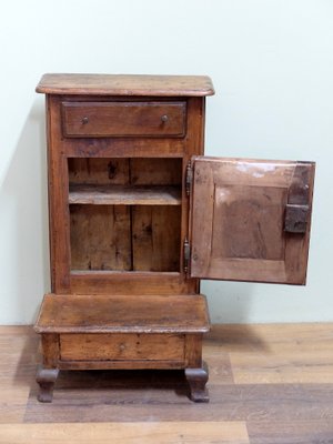 Antiker Piemontesischer Schrank Aus Nussholz Mit Geheimfach Bei Pamono Kaufen