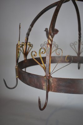 Colgador de ollas francés Mid Century de hierro forjado en Colgador de ollas francés Mid Century de hierro forjado en