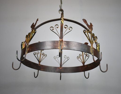 Colgador de ollas francés Mid Century de hierro forjado en Colgador de ollas francés Mid Century de hierro forjado en