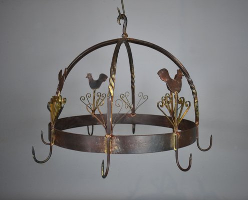 Colgador de ollas francés Mid Century de hierro forjado en Colgador de ollas francés Mid Century de hierro forjado en