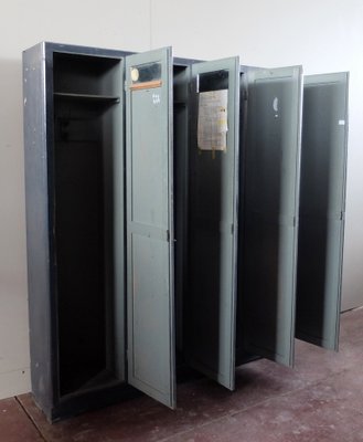 Armoire Vintage Industrielle Avec 4 Portes En Vente Sur Pamono