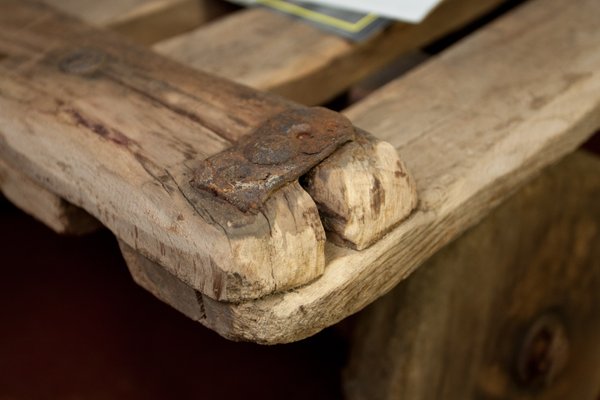 Rustikaler Vintage Couchtisch Auf Rollen 1930er Bei Pamono Kaufen