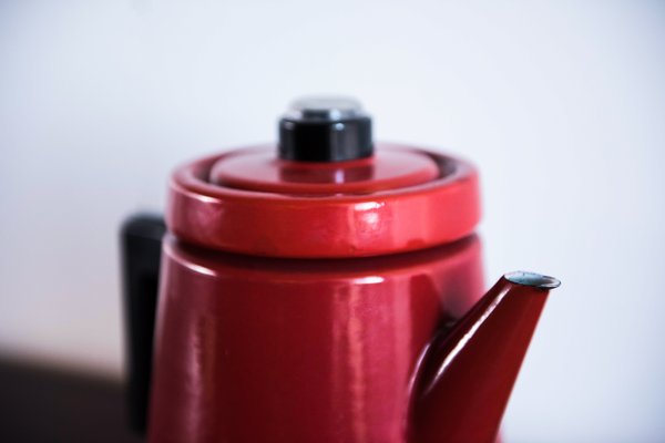 Cafetera de hierro fundido esmaltado de Antti Nurmesniemi para Finel, años  50 en venta en Pamono