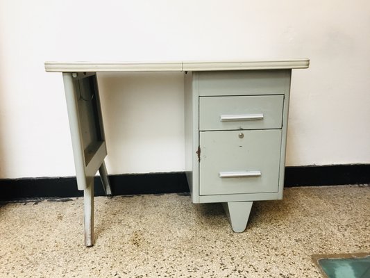 Metal sales tanker desk