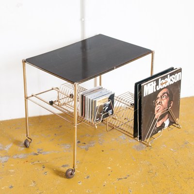 Französischer Beistelltisch aus goldenem Metall & Resopal mit Vinylablage, 1960er Beistelltisch metall
Beistelltisch metall
Französischer Beistelltisch aus goldenem Metall & Resopal mit Vinylablage, 1960er