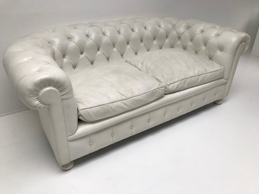 White Leather Chesterfield Sofa, 1980s for sale at Pamono