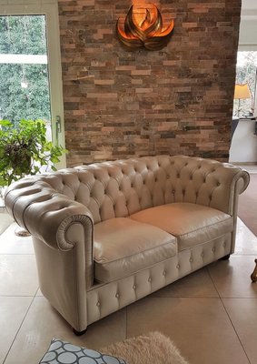 Off white chesterfield sofa deals