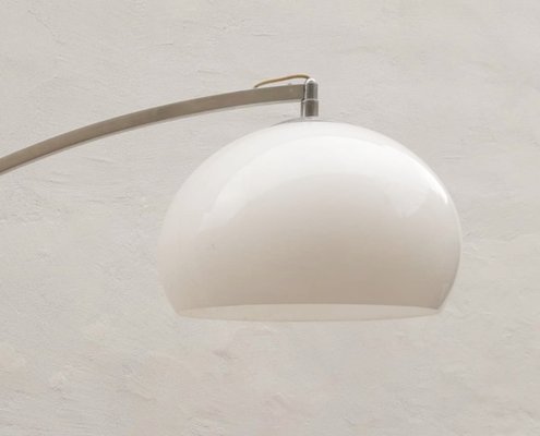Italienische Stehlampe aus Chrom, Metall und Stahlrohr von Guzzini, 1960er Italienische Stehlampe aus Chrom, Metall und Stahlrohr von Guzzini, 1960er