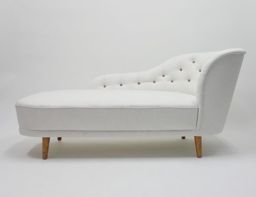 chaise lounges
