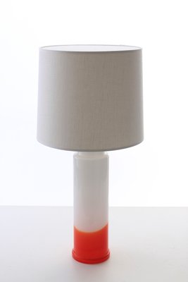 Lampade Da Tavolo Moderne Bianche E Rosse Di Uno östen Kristiansson Per Luxus Scandinavia 1968 Set Di 2