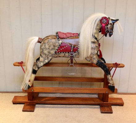 cheval a bascule gris