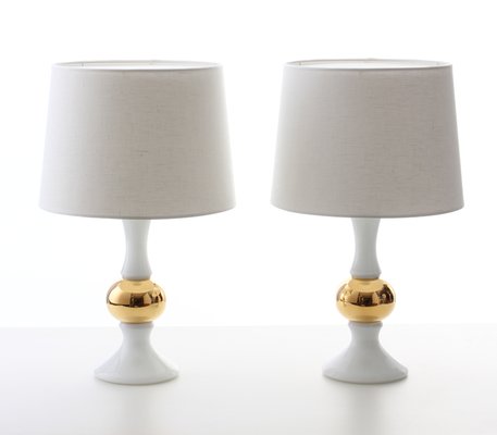 Lampade Da Tavolo Moderne Bianche E Dorate Di Uno östen Kristiansson Per Luxus Scandinavia Anni 60 Set Di 2