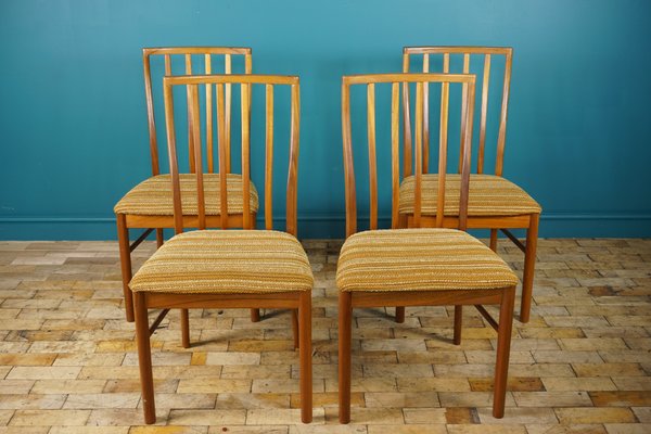 Table Et 4 Chaises De Salle A Manger En Noyer De Mcintosh 1960s