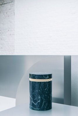 Sgabello Brut C in marmo di Sam Goyvaerts per in