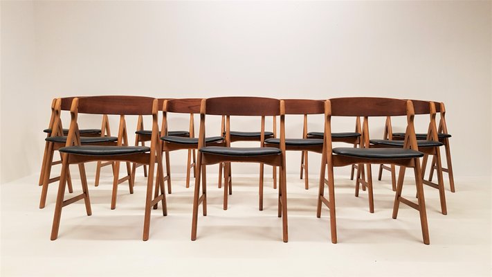 Model 71 Teak Saw Buck Chairs By Henning Kjaernulf For Boltings Stolefabrik 1960s Set Of 12