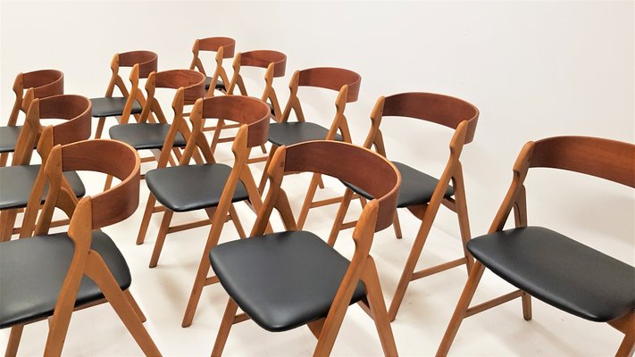 Model 71 Teak Saw Buck Chairs By Henning Kjaernulf For Boltings Stolefabrik 1960s Set Of 12