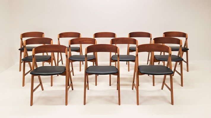 Model 71 Teak Saw Buck Chairs By Henning Kjaernulf For Boltings Stolefabrik 1960s Set Of 12
