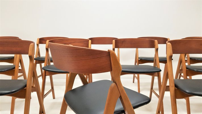 Model 71 Teak Saw Buck Chairs By Henning Kjaernulf For Boltings Stolefabrik 1960s Set Of 12