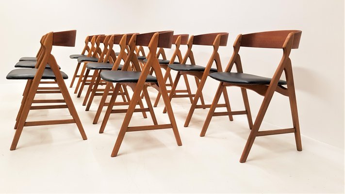 Model 71 Teak Saw Buck Chairs By Henning Kjaernulf For Boltings Stolefabrik 1960s Set Of 12