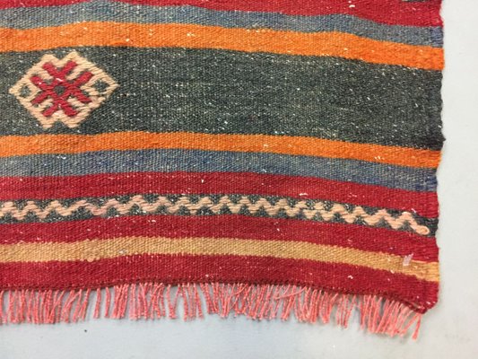 Grosser Anatolischer Rot Schwarzer Kelim Teppich 1950er Bei Pamono