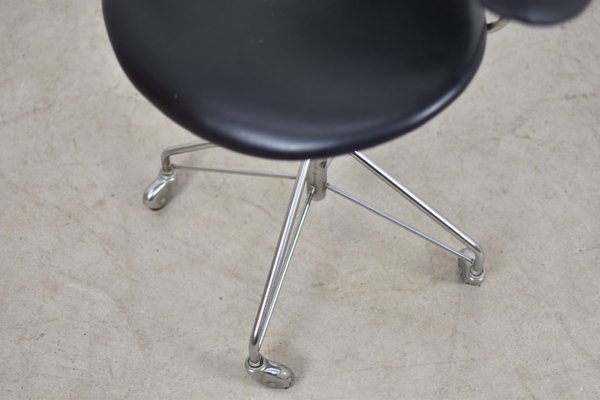 Model 3217 Swivel Desk Chair By Arne Jacobsen For Fritz Hansen Model 3217 Swivel Desk Chair By Arne