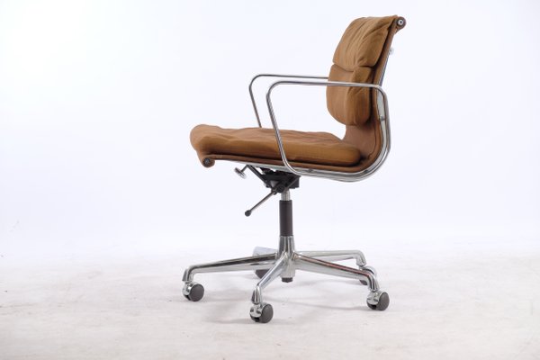 German Aluminum And Wool Soft Pad Model Ea217 Desk Chair By