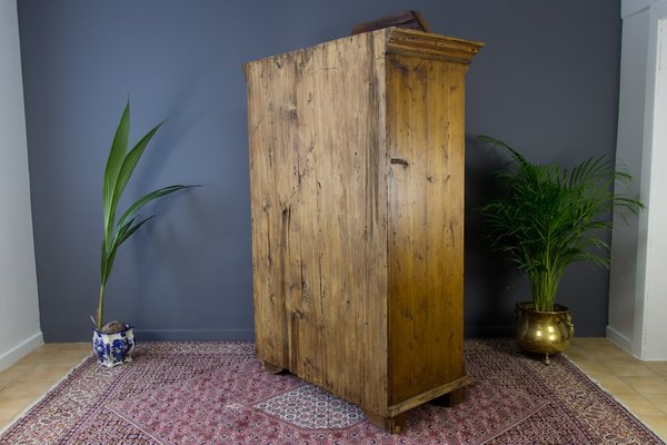 Armoire Rustique Antique En Pin De La Baltique 1862 En Vente Sur Pamono