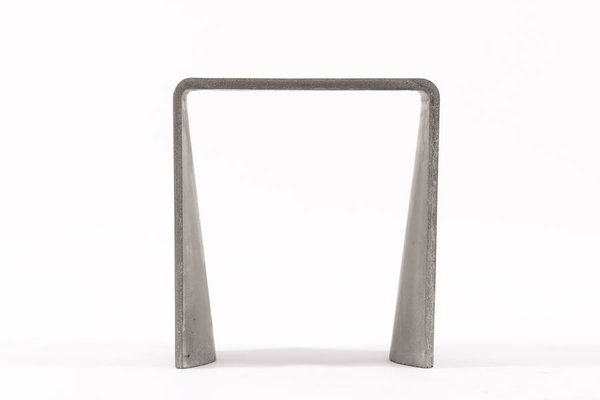 Taburete O Mesa Auxiliar Tadao 40 Italiana De Hormigon De Forma E Cemento En Venta En Pamono