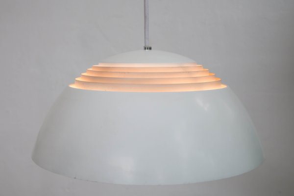 arne jacobsen lamp