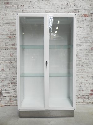 Armoire A Pharmacie Industrielle Vintage 1960s En Vente Sur Pamono
