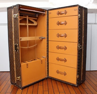 Antique Wardrobe Trunk By Louis Vuitton 1914 For Sale At Pamono