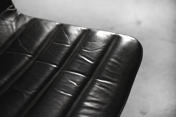 Minimalist Chrome Black Leather Club, Gray Leather Club Chair