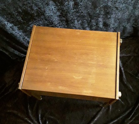 Night stand with online wheels