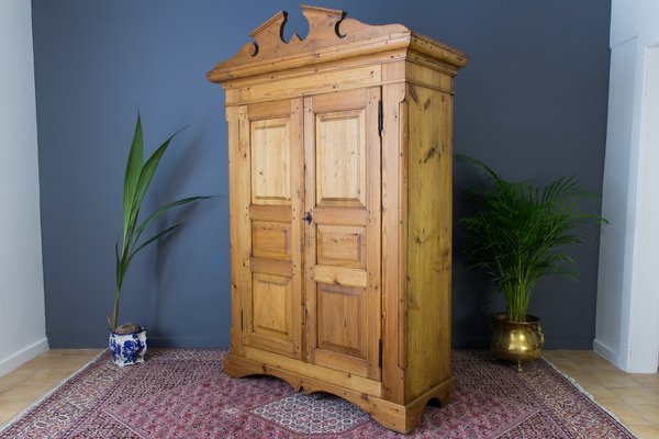 Armoire 2 Portes Ancienne En Pin En Vente Sur Pamono