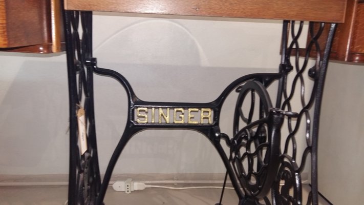 Antique Sewing Table From Singer 1910s For Sale At Pamono