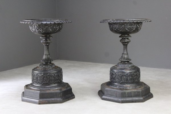 Antique Victorian Cast Iron Garden Urns Set Of 2 For At Pamono Antique Victorian Cast Iron Garden Urns