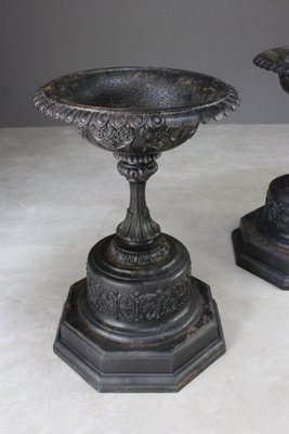 Antique Victorian Cast Iron Garden Urns Set Of 2 For Sale At Pamono