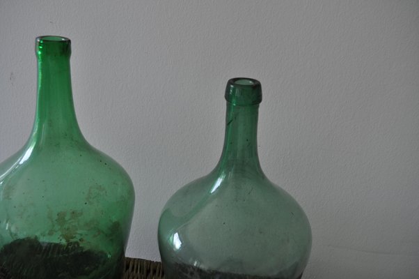 Grune Ungarische Weinflaschen 1960er 2er Set Bei Pamono Kaufen