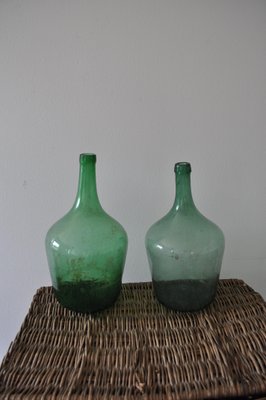 Grüne ungarische Weinflaschen, 1960er, 2er Set bei Pamono kaufen