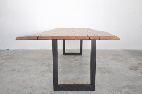 Tavolo In Legno E Metallo Brunito Di Atelier Borella