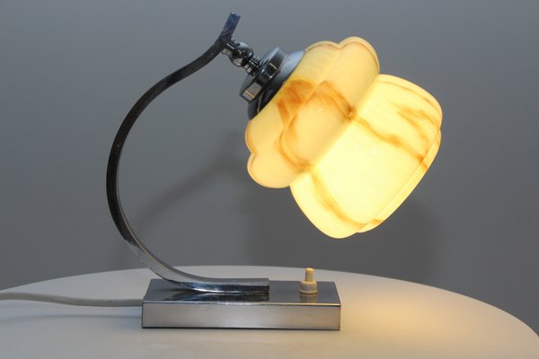 Lampes de Bureau en Chrome Plaqué et en Laiton et en Verre Opalin Marbré, années 30, Set de 2 Lampes de Bureau en Chrome Plaqué et en Laiton et en Verre Opalin Marbré, années 30, Set de 2